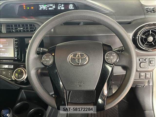 Toyota AQUA 2016-05 8657980-13