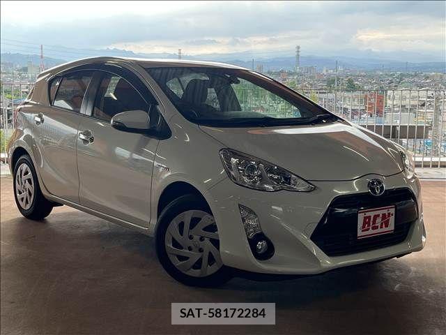 Toyota AQUA 2016-05 8657980-1