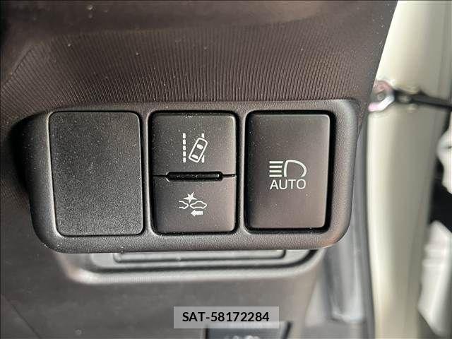 Toyota AQUA 2016-05 8657980-25