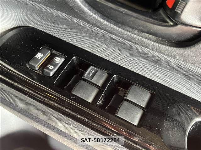 Toyota AQUA 2016-05 8657980-27