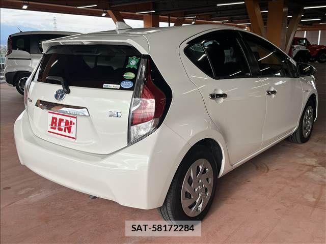 Toyota AQUA 2016-05 8657980-4