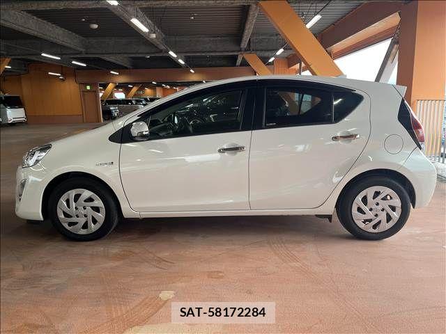 Toyota AQUA 2016-05 8657980-6