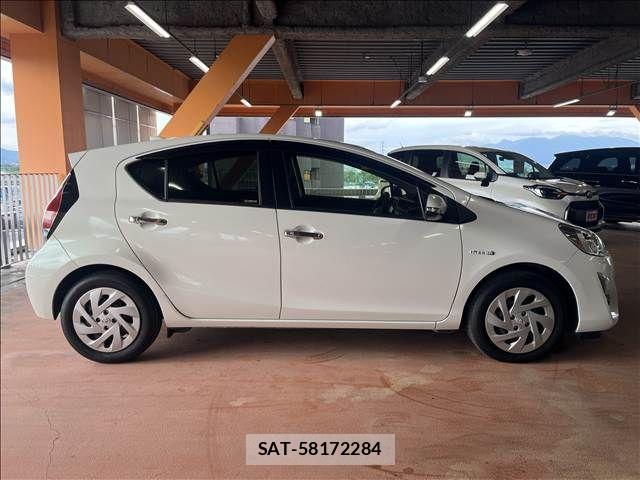 Toyota AQUA 2016-05 8657980-7