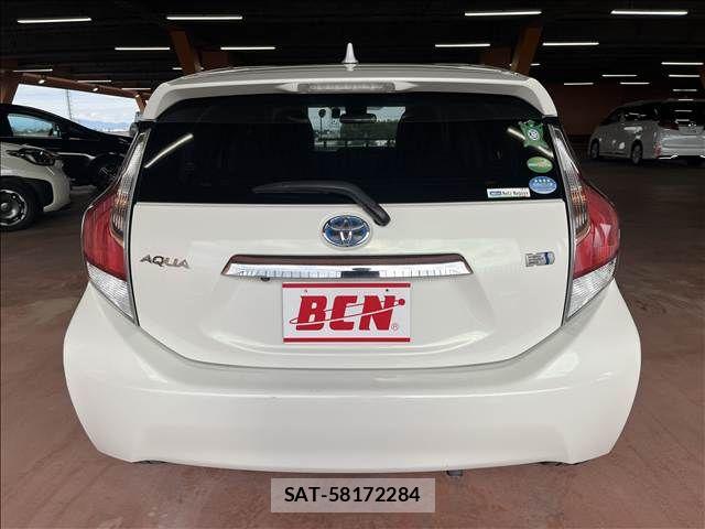 Toyota AQUA 2016-05 8657980-8