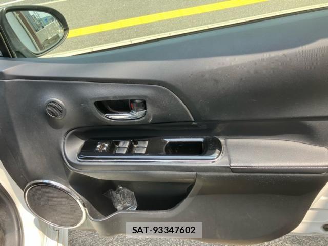 Toyota AQUA 2014-06 8665803-12