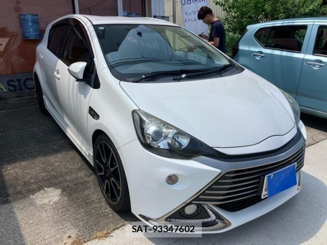 Toyota AQUA 2014-06 8665803-1