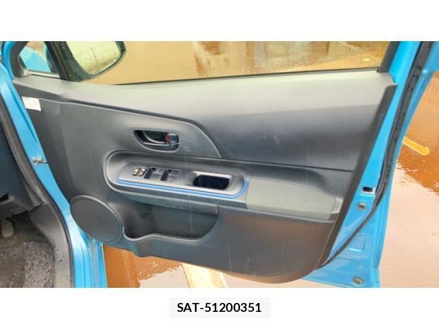 Toyota AQUA 2014-10 8658026-11