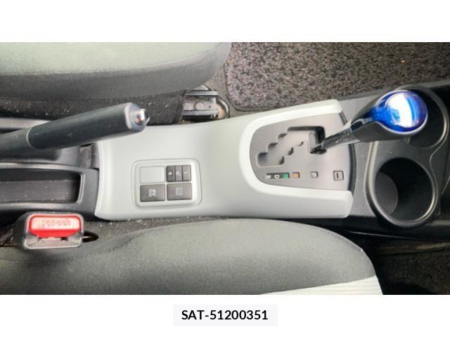 Toyota AQUA 2014-10 8658026-17