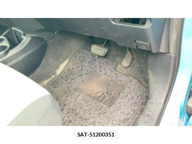 Toyota AQUA 2014-10 8658026-19