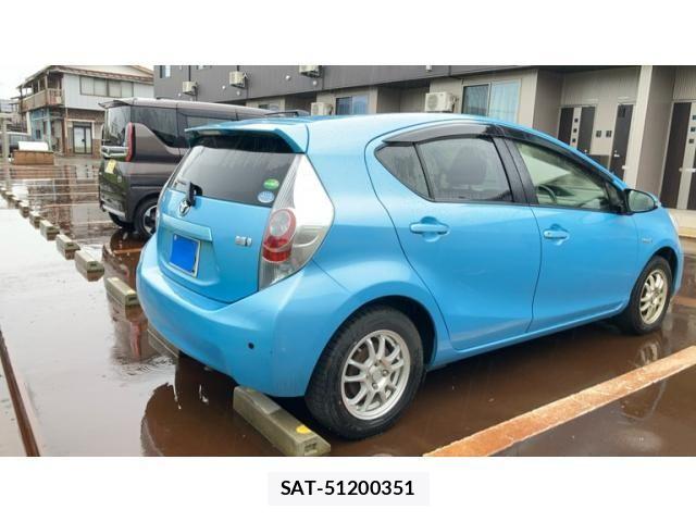 Toyota AQUA 2014-10 8658026-2