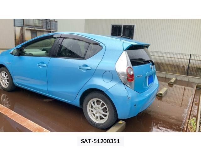 Toyota AQUA 2014-10 8658026-3