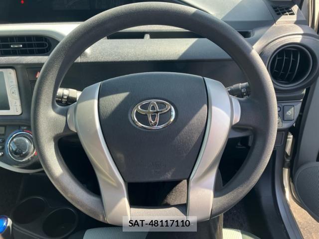 Toyota AQUA 2012-11 8665806-11