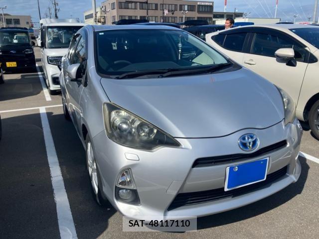 Toyota AQUA 2012-11 8665806-1