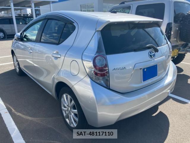 Toyota AQUA 2012-11 8665806-5