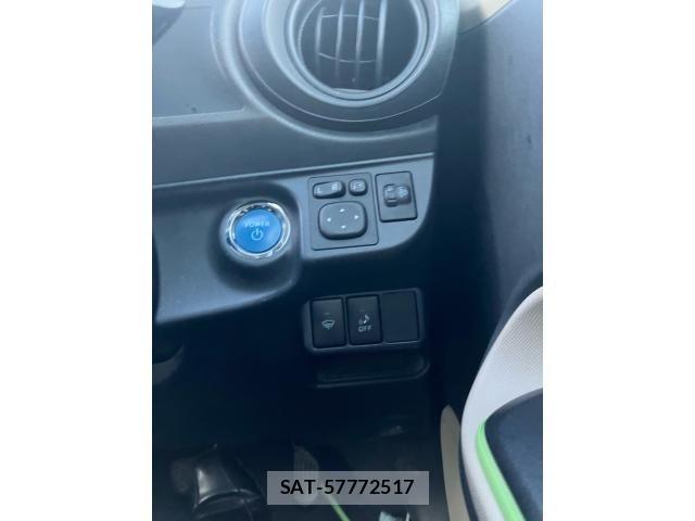 Toyota AQUA 2014-04 8658011-17