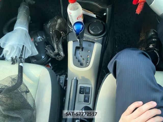 Toyota AQUA 2014-04 8658011-20