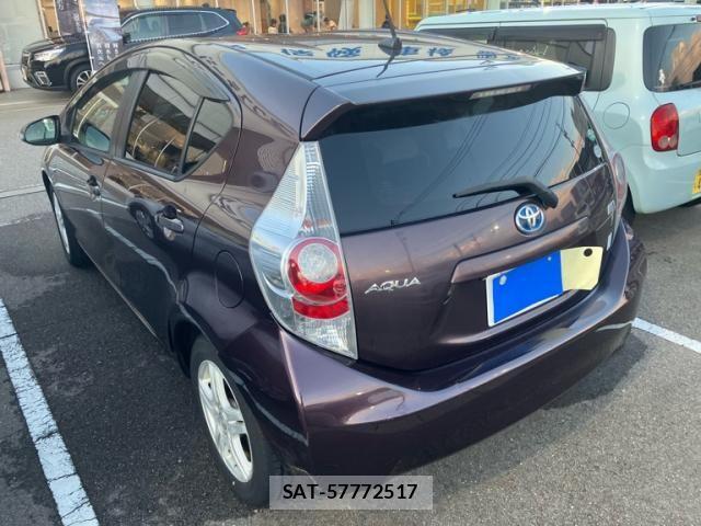 Toyota AQUA 2014-04 8658011-3