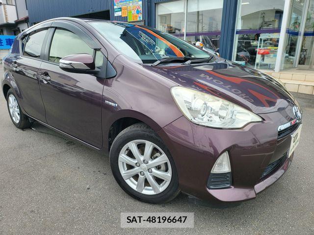 Toyota AQUA 2014-05 8657984-0
