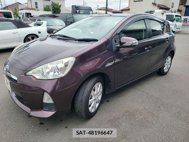 Toyota AQUA 2014-05 8657984-11