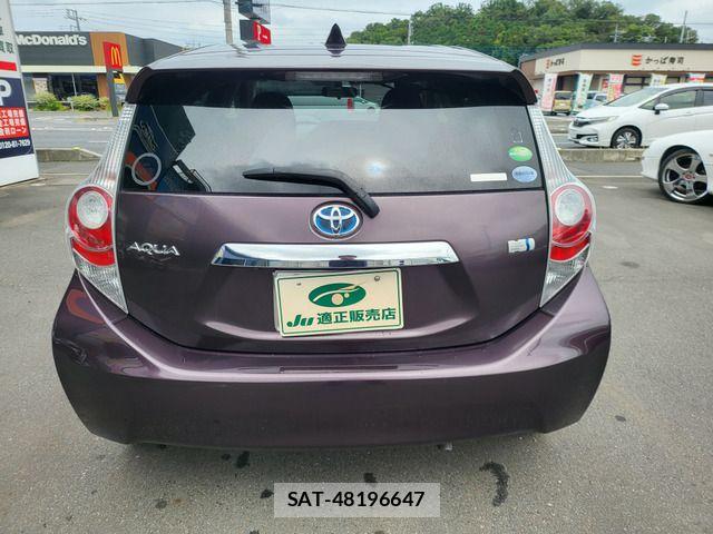 Toyota AQUA 2014-05 8657984-14