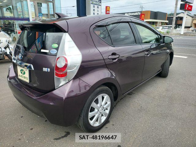 Toyota AQUA 2014-05 8657984-15