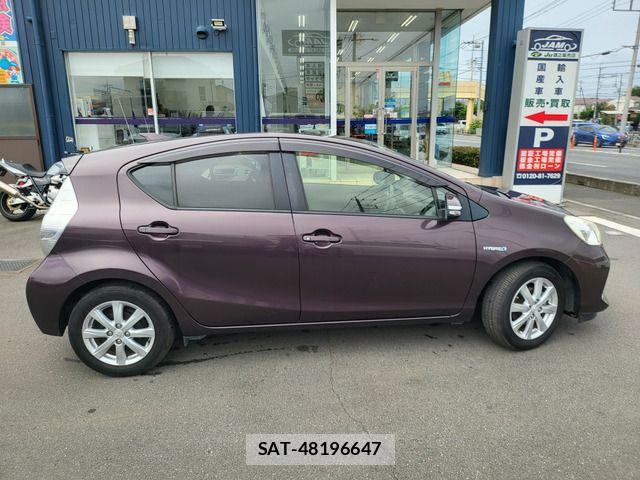 Toyota AQUA 2014-05 8657984-16