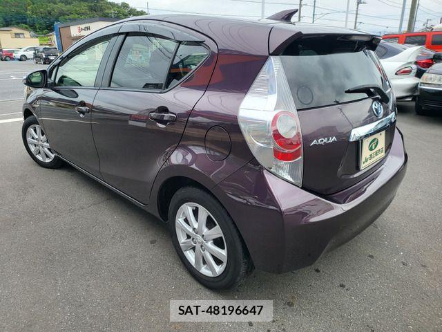 Toyota AQUA 2014-05 8657984-1