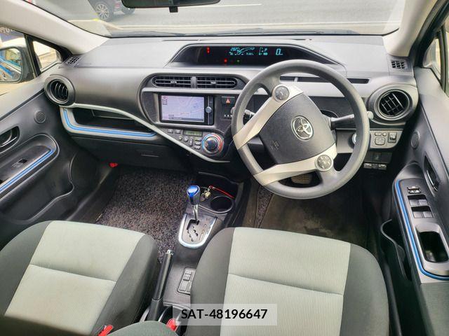 Toyota AQUA 2014-05 8657984-2