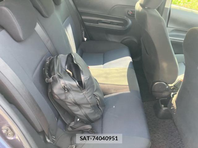 Toyota AQUA 2015-02 8665804-9