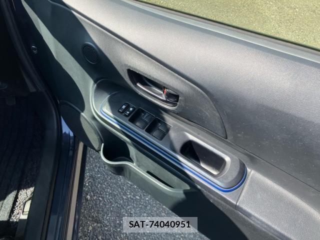 Toyota AQUA 2015-02 8665804-10