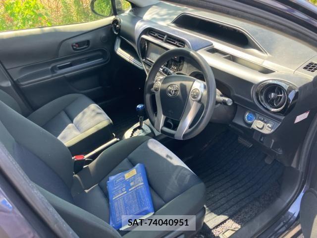 Toyota AQUA 2015-02 8665804-11
