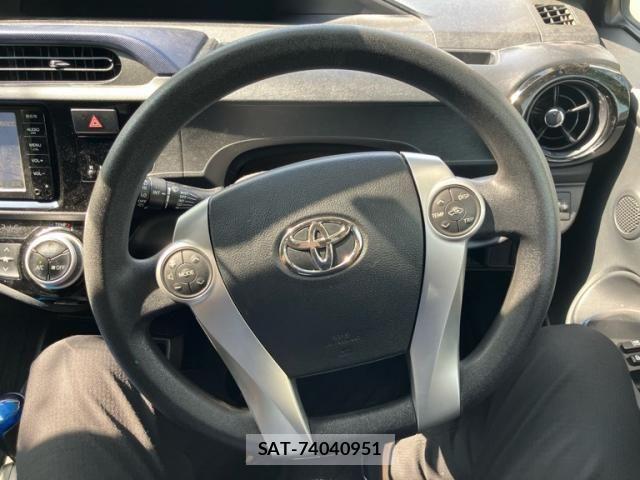 Toyota AQUA 2015-02 8665804-12