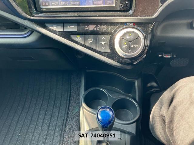 Toyota AQUA 2015-02 8665804-14