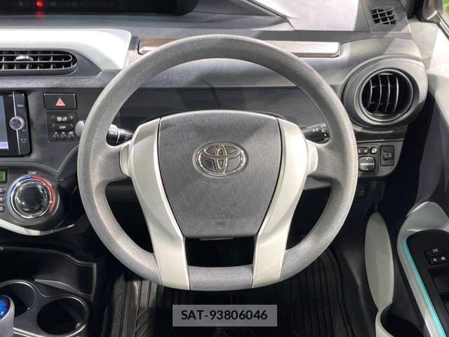 Toyota AQUA 2013-03 8657990-9