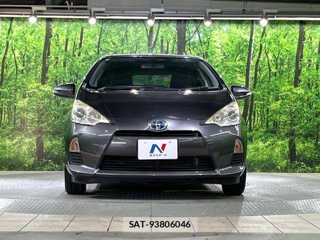Toyota AQUA 2013-03 8657990-12