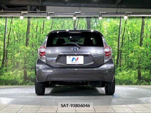 Toyota AQUA 2013-03 8657990-13