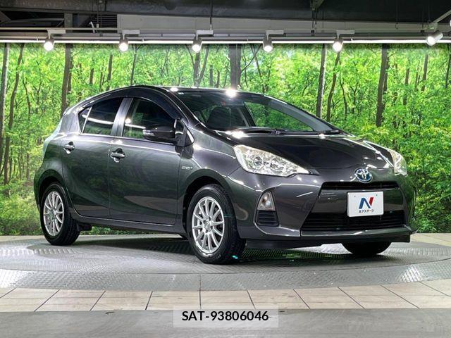 Toyota AQUA 2013-03 8657990-14