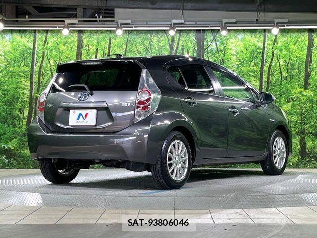 Toyota AQUA 2013-03 8657990-15