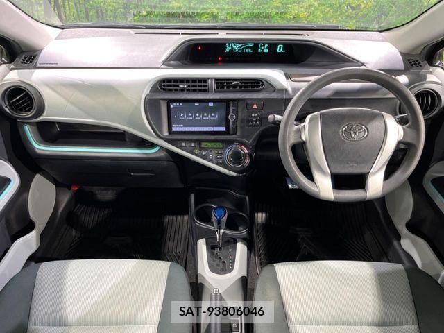 Toyota AQUA 2013-03 8657990-1