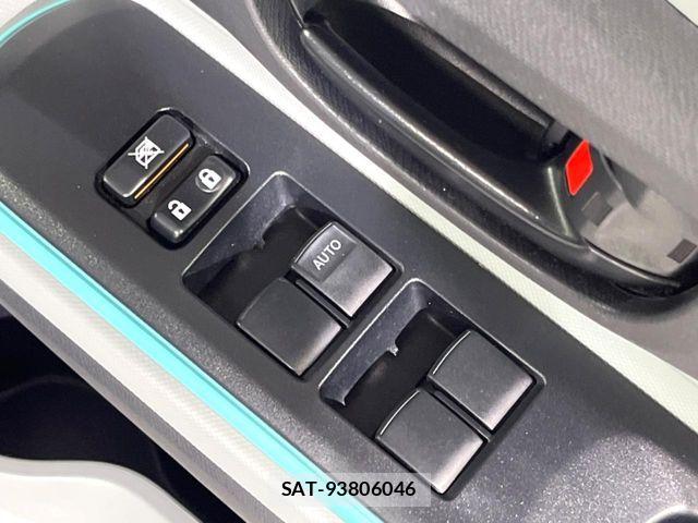 Toyota AQUA 2013-03 8657990-19