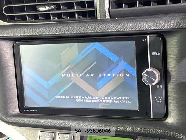 Toyota AQUA 2013-03 8657990-2