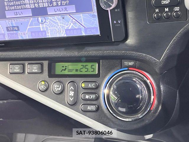 Toyota AQUA 2013-03 8657990-4