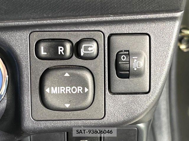Toyota AQUA 2013-03 8657990-5