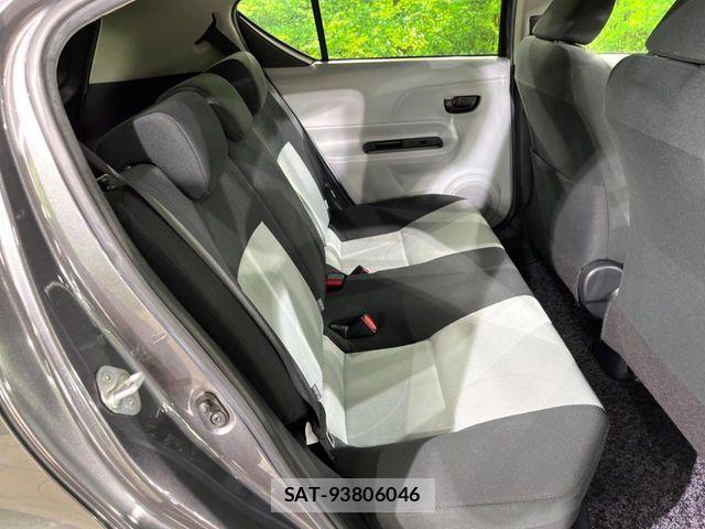 Toyota AQUA 2013-03 8657990-7