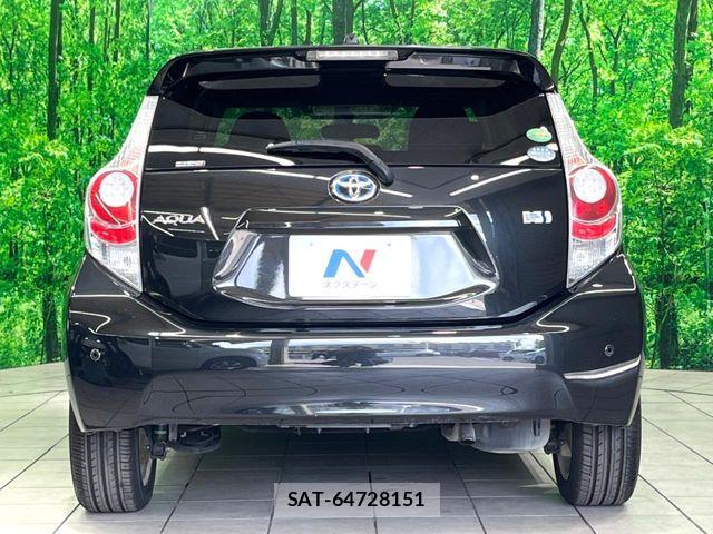 Toyota AQUA 2013-10 8665797-14
