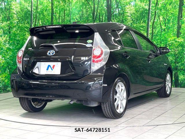 Toyota AQUA 2013-10 8665797-16