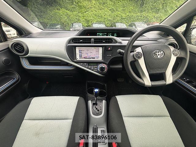 Toyota AQUA 2013-08 8665800-1