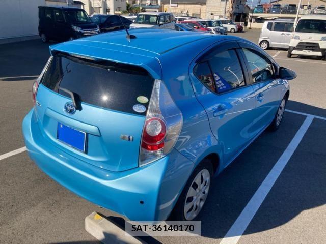 Toyota AQUA 2012-03 8685173-2