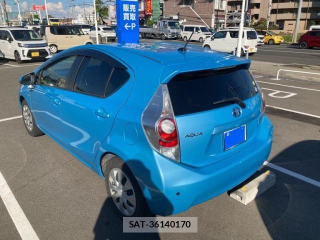 Toyota AQUA 2012-03 8685173-3