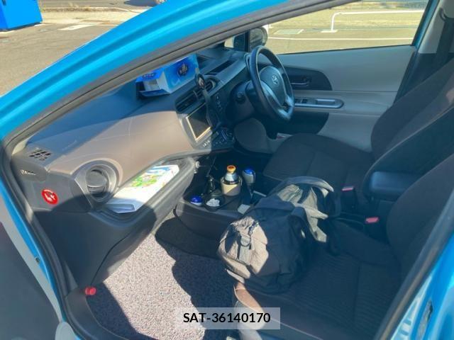 Toyota AQUA 2012-03 8685173-6